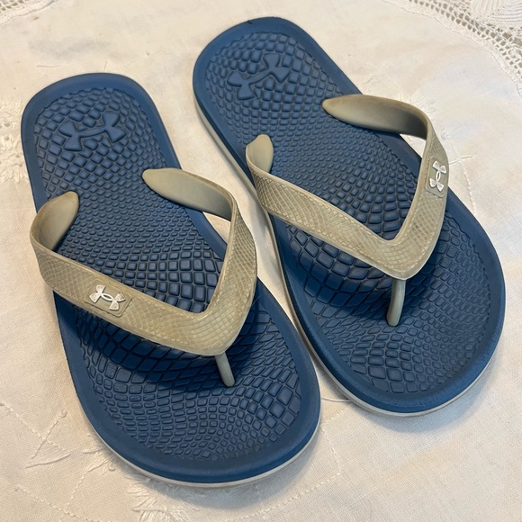 Kids Under Armour Flip Flops Youth Size 1-2 Blue - Picture 1 of 7